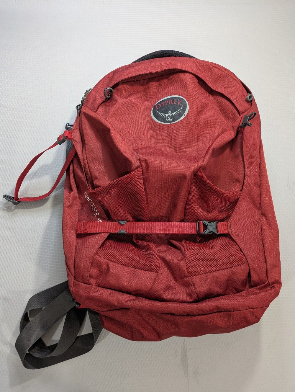 Osprey Farpoint 40L Men's Travel Backpack - Red/Green Backpacking